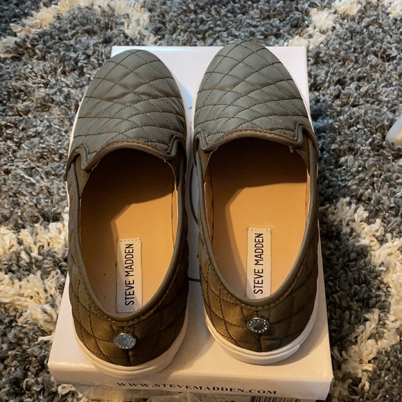 Woman - Picture 4 of 6